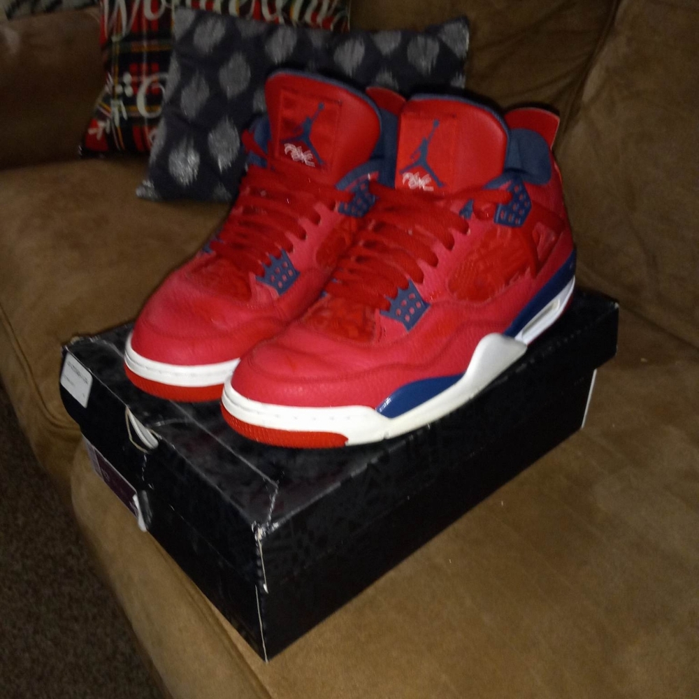 Jordan retro 4s